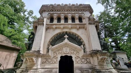 Отвориха гробницата мавзолей на Евлоги и Христо Георгиеви в Букурещ