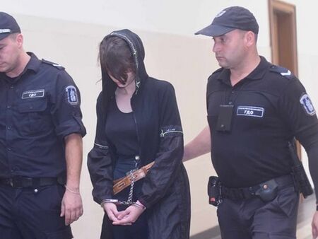 Пуснаха под домашен арест подсъдимата за убийството на актрисата Виолета Донева