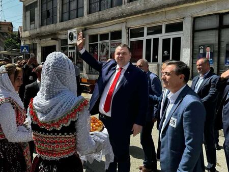 Председателят на ДПС и водач на листата в Благоевград Делян Пеевски посети Рибново