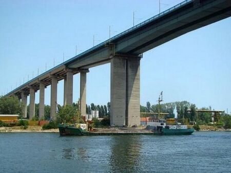 Трагедия във Варна: Мъж скочи от Аспаруховия мост, загина на място