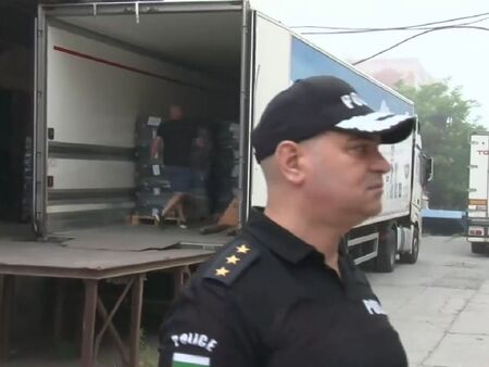 Пристигнаха машините за гласуване в Бургас, разпределят ги по секциите