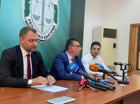 МВР и Прокуратура с извънреден брифинг - разбиха наркосдружение