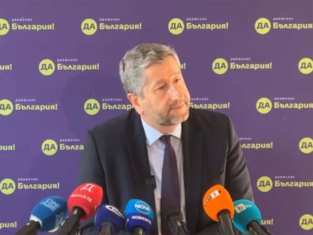 Извънредно! Христо Иванов подаде оставка като председател на „Да, България”