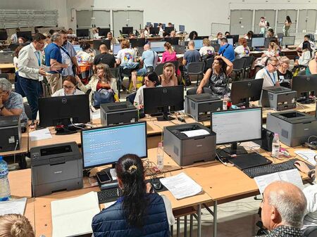 Инфарктни часове за партийните централи в Бургаско, разпределят се мандатите за 50-ото НС