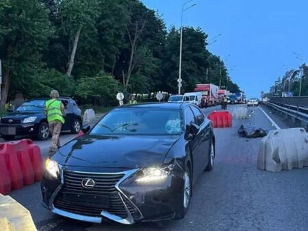 Пияна украинка с лъскав Лексус побърка ченгетата в Поморийско, щракнаха белезници и на спътника ѝ