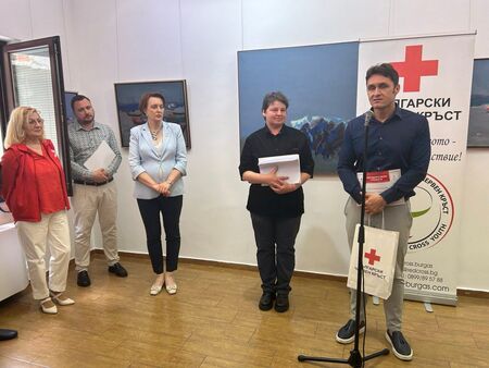 Церемонията се проведе в сградата на Кръвния център Отделението по
