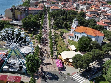 Буйни хора и много настроение белязаха 15-годишнината на фестивала „Хоро край поморийския бряг“