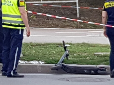 Две деца също се пребиха едното пострада повече Две катастрофи