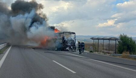 Запали се автобус с пътници