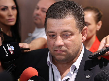 Изгониха Николай Марков от НС