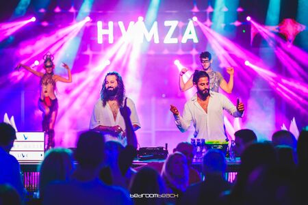 Световната клубна звезда HVMZA открива с грандиозно музикално шоу Bedroom beach