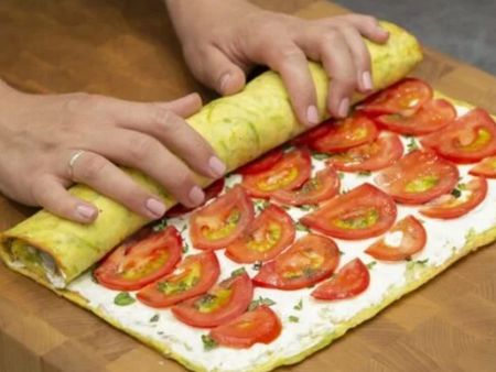 Настъргах тиквичките, изпекох и навих на рулце, стана уникална вкусотия