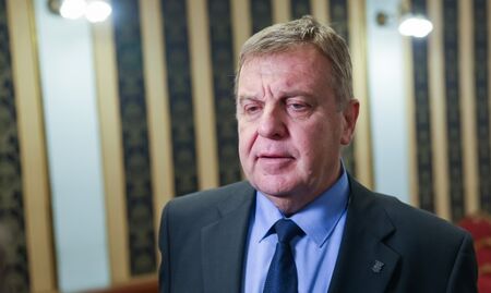 Каракачанов: Скопие се държи брутално и арогантно с България