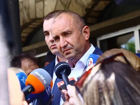 Радев заплете мистерията около бъдещо правителство