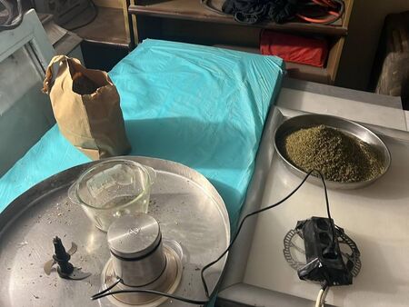Разбиха нарколаборатория в Гълъбец, щракнаха белезниците на Лъчезар и Амет