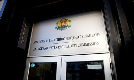 КЕВР решава за цените на тока за бита, парното и топлата вода