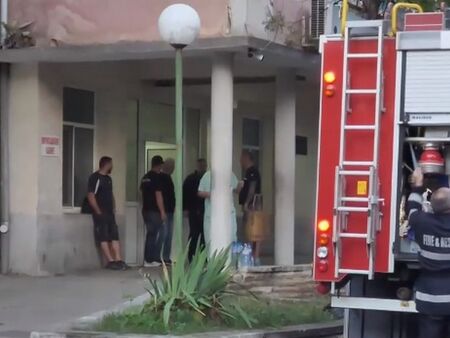 Пожар в болницата в Благоевград, има пострадали пациенти