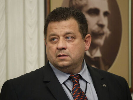 Разпадът на "Величие": Николай Марков може да се откаже от поста си, обвини Михайлов, че се прави на жертва