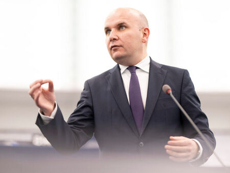 Той е един от малкото заместници на партията които застават твърдо