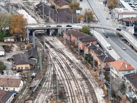 Три гроба излязоха под култов мост в голям български град