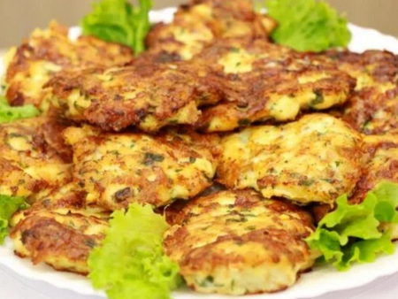 Малко пилешко филе, заквасена сметана, яйца и правя най-вкусните кюфтенца по френски