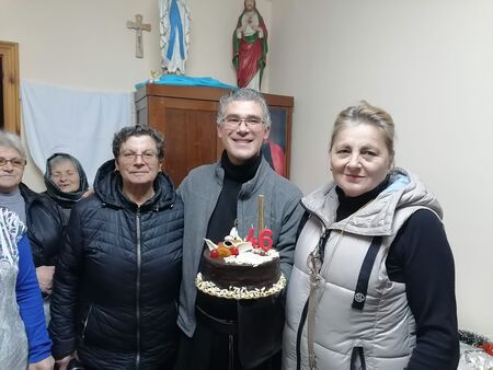 Италианският отец Салваторе от село Ореш мисли и сънува на български (ВИДЕО)