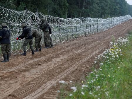 Полското Външно към нелегалните мигранти: Дори не помисляйте да влезете (ВИДЕО)