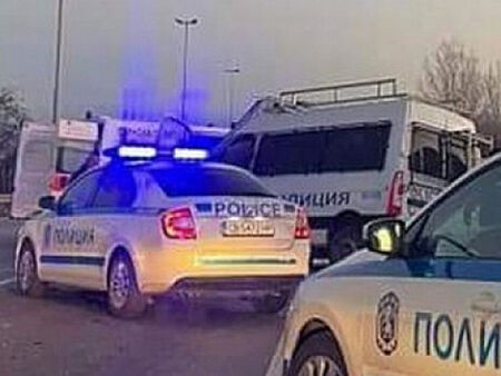 Ужасяващ екшън с мигранти на АМ "Тракия", има невинна жертва