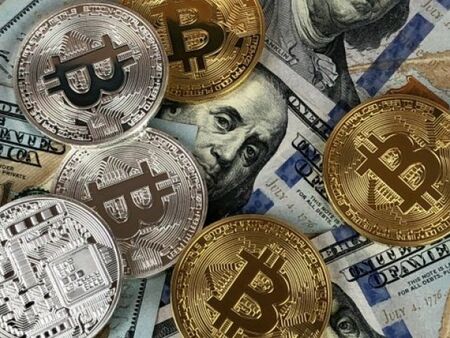 След опита за покушение над Тръмп: Цената на биткойна скочи над $62 хил.