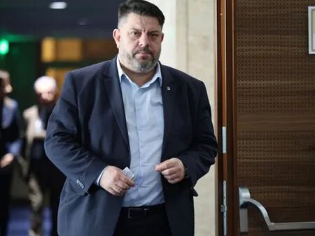 БСП отиват на среща с ППДБ, но с едно наум