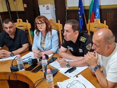 Повишена тревога в Бургаска област заради пожарите в страната, въвеждат забрани