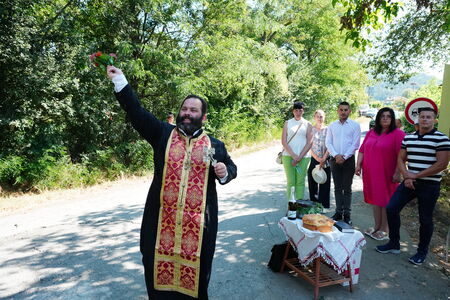 Започна основен ремонт на пътя с. Бродилово-Царево