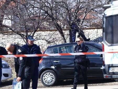 Мъж е с отрязан крак и постройки са запалени след масов бой в Раднево