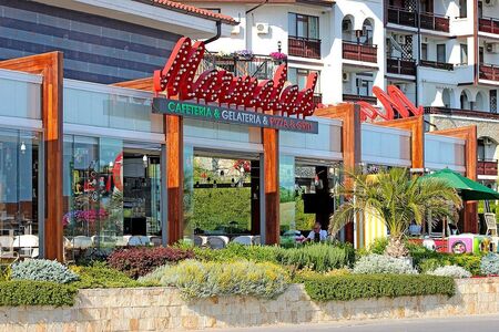 Пожар разпръсна клиентите на заведение "Мармалад" на марината в Свети Влас