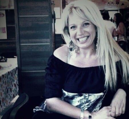 Валентина от Бургас е руса и симпатична и надали ще повярвате с какво се занимава