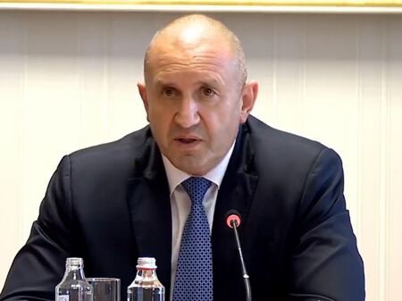 Румен Радев заплете интригата с бъдещия служебен премиер