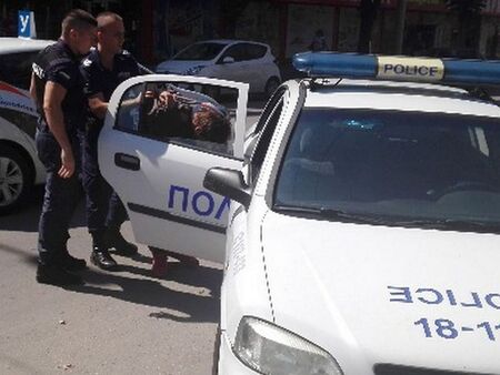 Влязъл с взлом в дома ѝ но тя го хванала