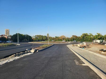 Правят ново платно до новото кръгово на бул. "Никола Петков" в Бургас
