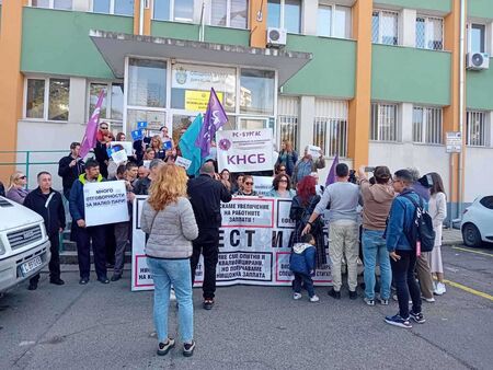 Звена на МОСВ искат по-високи възнаграждения, излизат на мирен протест
