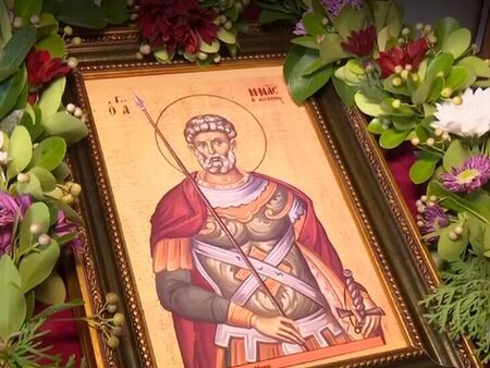 Почитаме Свети Мина, празнуват и лечителите