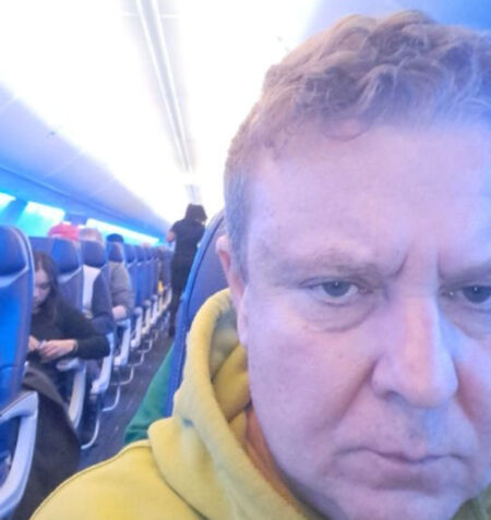 Най-трагичната новина го застигна в самолета