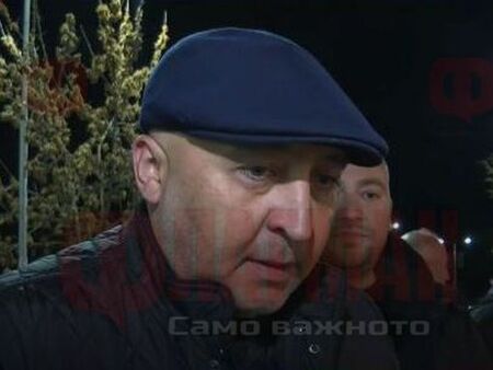 Фенове на Делян Пеевски прииждат в София, част от протестиращите обаче не знаят кого ще подкрепят