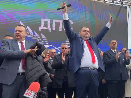 Пеевски и хората му напуснаха НС, ДПС-Ново начало без декларация за откриването