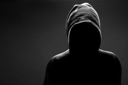 Следи и тормози бившата си нон-стоп, а получи глоба само 3 хил. лв.