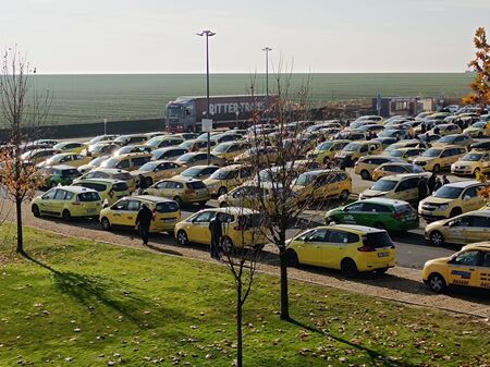 Таксиметрови шофьори заплашват да блокират държавата по Коледа