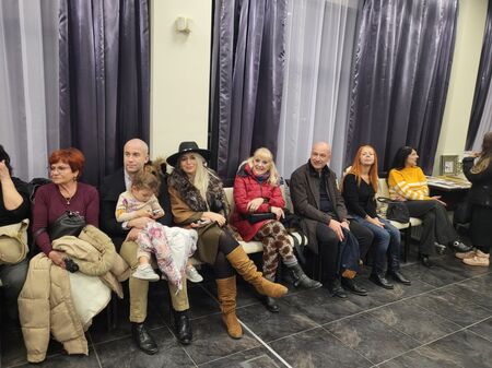 Кметът Димитър Николов откри изложбата "Никулденски празници” на Радка Караиванова