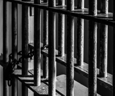 19-годишен опита да внесе дрога в роден затвор