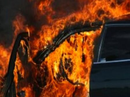 От пожара напълно неузнаваеми са два автомобила а други четири