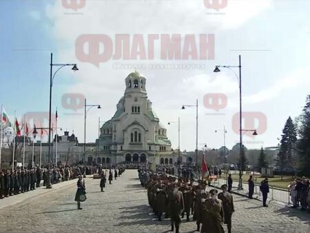 Започна военният ритуал за 3 март Пред Паметника на незнайния