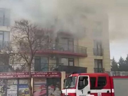 Към момента няма информация за пострадали но ситуацията остава изключително